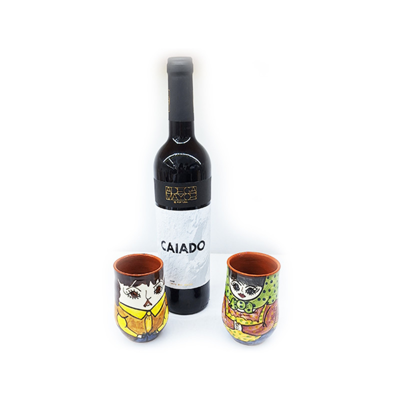Conjunto de vinho Caiado com 2 canecas típicas do Alentejo