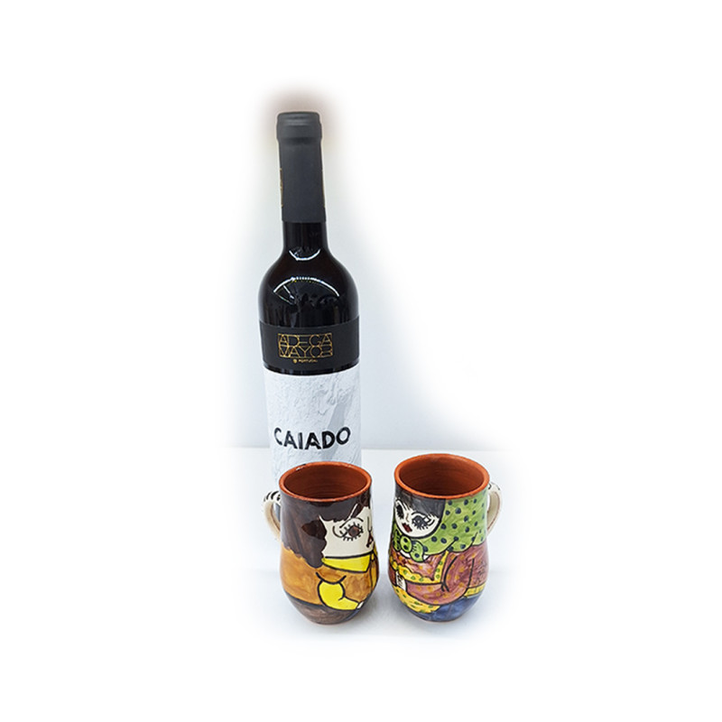 Conjunto de vinho Caiado com 2 canecas típicas do Alentejo