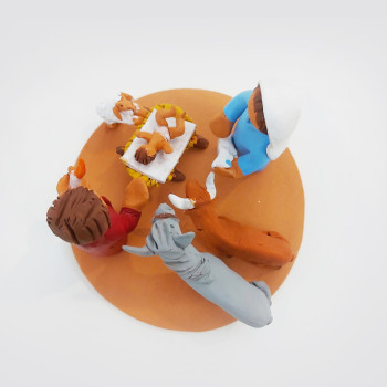 Round nativity scene - Jesus in the manger