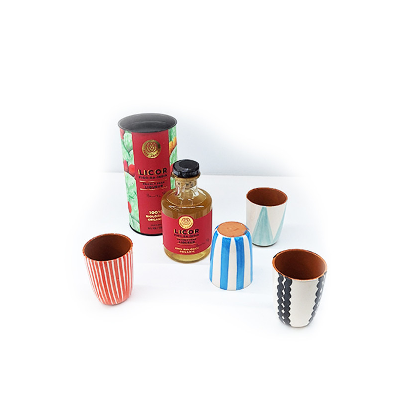 Set of prickly pear liqueur and 4 small cups